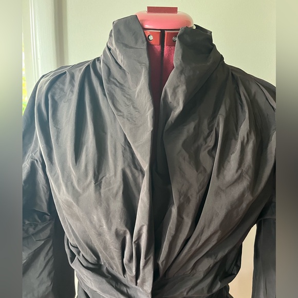 FASHIONABLE BLACK WIND/RAIN JACKET - Picture 2 of 11